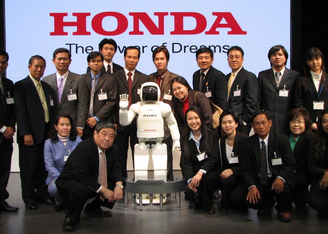 Telefonul Tau Va Rezista Cand Il Vei Tranti De Beton Supercarcasa Inventata De Honda