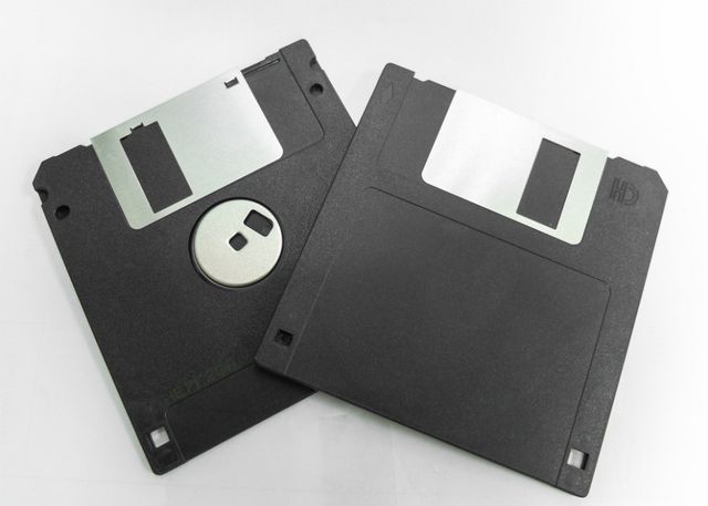 Agentiile Federale Americane Inca Mai Folosesc Dischete Dezvaluirea Care Face De Ras Una Dintre Cele Mai