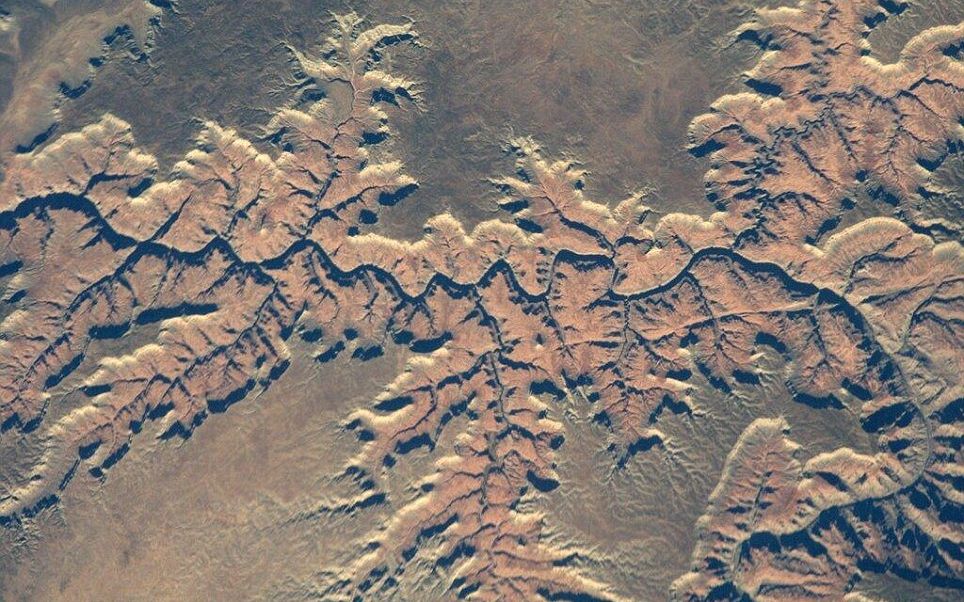 Pamantul O Bijuterie Surprinsa De La 680 De Km Inaltime Video