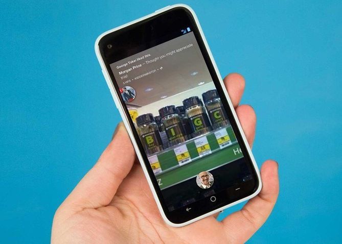 In aprilie 2013, Facebook a lansat aplicatia sa de Andorid Facebook Home, impreuna cu HTC First, un telefon de buget mediu. Din pacate, HTC a renuntat la acest smartphone la doar cateva luni de la lansare. R I P 5 Produse De Care Ne Am Despartit In 2013