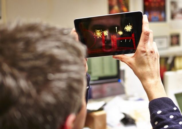 Artificiile de Anul Nou de la Londra, o experienta pentru toate simturile VIDEO Artificiile De Anul Nou De La Londra O Experienta Multisenzoriala Video