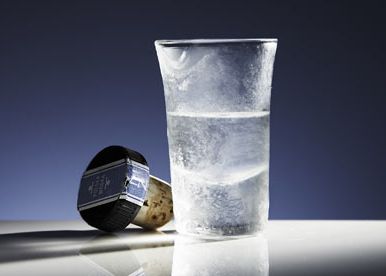 Nu te-ai fi gandit ca votca poate fi folosita astfel. Doi cercetatori au inventat un sistem genial de comunicatie Nu Te Ai Fi Gandit Ca Vodka Poate Fi Folosita Astfel Doi Cercetatori Au Inventat Un Sistem Genial De Comunicatie