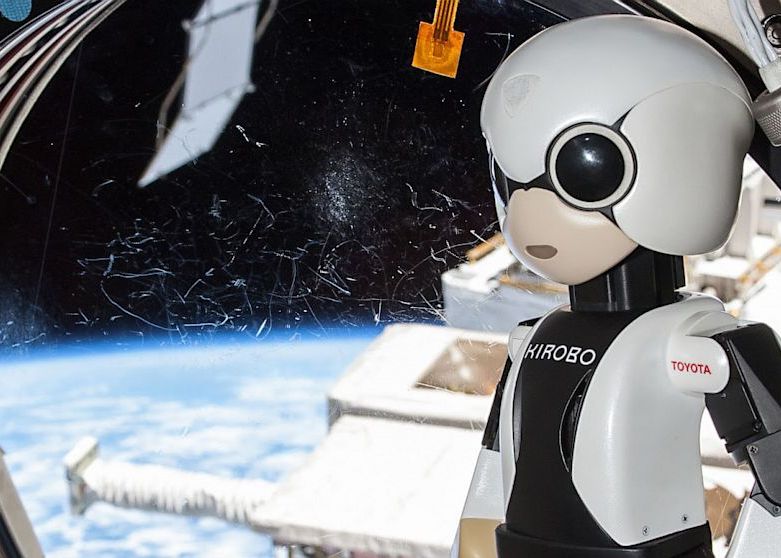 Robotul Japonez Kirobo Are Prima Interactiune Cu Un Atronaut La Bordul Iss Video