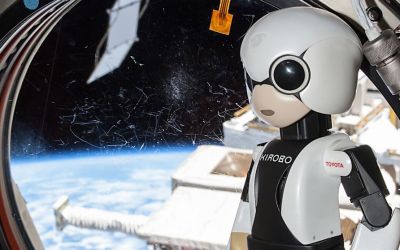 Robotul japonez Kirobo are prima interactiune cu un astronaut la bordul ISS VIDEO