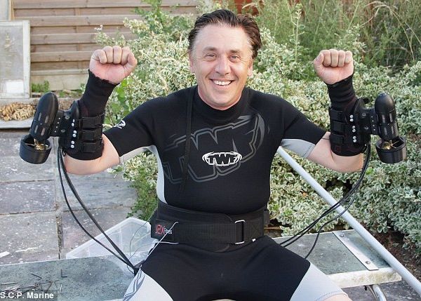 X2 Underwater Jet Pack Un Propulsor Subacvatic Disponibil Pentru 3 500 De Lire Sterline Video