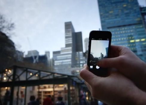 Putini Isi Puteau Imagina Ca Ar Putea Face Asta Vreodata Cu Iphone Ul Lor Video