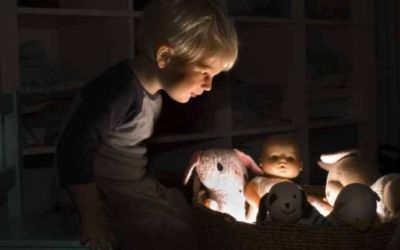 Baietilor le plac papusile! Si nu doar adolescentilor care rasfoiesc pe ascuns revistele pentru adulti