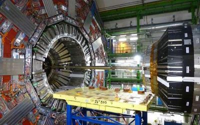 Acceleratorul de particule de la Geneva, imbunatatit in 2014 pentru a deslusi misterul materiei negre