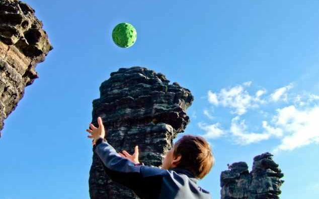 Panono Mingea Cu Camera Care Poate Face Fotografii Exceptionale Cand Este Aruncata In Sus