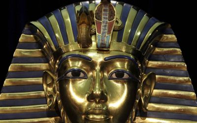 Pentru ingroparea faraonului Tutankamon s-au folosit cateva artificii pentru ca acesta sa fi asemuit zeului Osiris