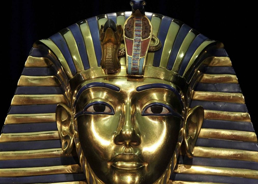 Pentru ingroparea faraonului Tutankamon s-au folosit cateva artificii pentru ca acesta sa fi asemuit zeului Osiris Pentru Ingroparea Faraonului Tutankamon S Au Folosit Cateva Artificii Pentru Ca Acesta Sa Fi Asemuit Zeului