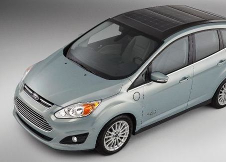 Ford Prezinta Automobilul Ale Carui Baterii Electrice Se Incarca Cu Ajutorul Energiei Solare Video