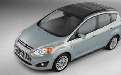 Ford prezinta automobilul ale carui baterii electrice se incarca cu ajutorul energiei solare VIDEO