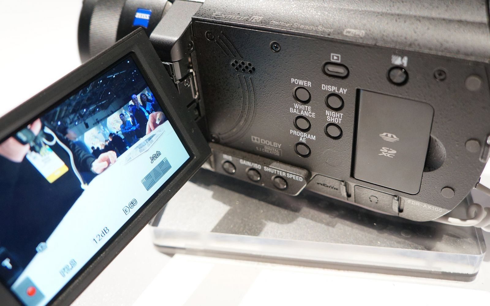 Sony A Lansat Cea Mai Mica Si Performanta Camera Video Compacta 4k Din Lume Video