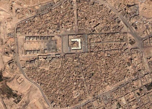 Misterul din spatele unei imagini de pe Google Maps. Din spatiu arata ca un oras intreg. Ce se intampla cand te uiti de aproape Misterul Din Spatele Unei Imagini De Pe Google Maps Din Spatiu Arata Ca Un Oras Intreg Ce Se Intampla