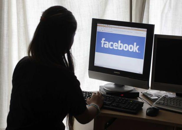 O femeie a fost arestata dupa ce a incercat sa se razbune pe fostul ei iubit pe Facebook O Femeie A Fost Arestata Dupa Ce A Incercat Sa Se Razbune Pe Fostul Ei Iubit Pe Facebook