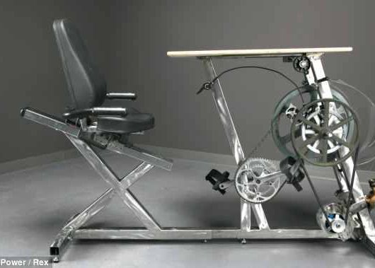 Biroul care se transforma in aparat de ars calorii Biroul Care Se Transforma In Aparat De Ars Calorii