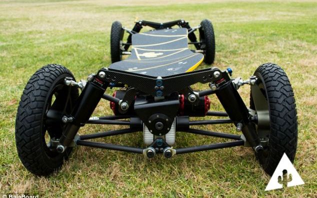 Baja Board, skate-ul cu motor care poate ajunge la viteze de pana la 50 de km/h VIDEO Baja Board Skate Ul Cu Motor Care Poate Ajunge La Viteze De Pana La 50 De Km H Video