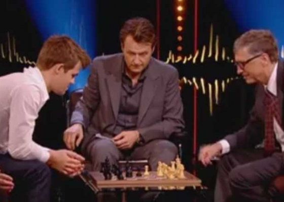 Bill Gates ia bataie la sah de la un pusti de 23 de ani. Meciul tine 80 de secunde. VIDEO Bill Gates Ia Bataie La Sah De La Un Pusti De 23 De Ani Meciul Tine 80 De Secunde Video