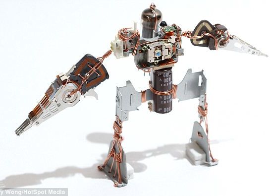 Mechanoids Minirobotii Creati Din Resturi