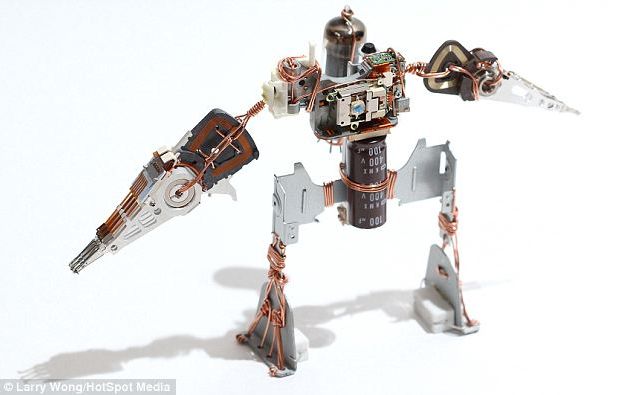 Mechanoids Minirobotii Creati Din Resturi