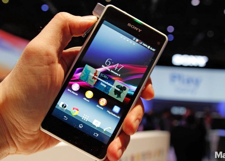 Ilikeit Cine Castiga Batalia Telefoanelor Mini Xperia Z1 Compact In Premiera In Romania