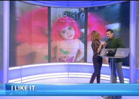 Ilikeit Editie Cu Cantec In Platoul Stirilor Protv Alaturi De Alexandra Stan Si Aplicatiile De Karaoke