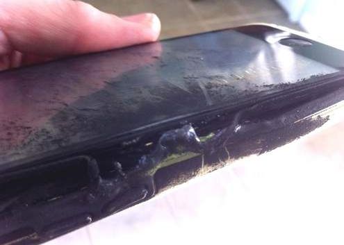 Un iPhone a luat foc in buzunarul unei eleve Un Iphone A Luat Foc In Buzunarul Unei Eleve