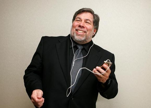 Steve Wozniak Apple Ar Trebui Sa Faca Un Telefon Cu Android Declaratia Lui Steve Wozniak Incinge Spiritele