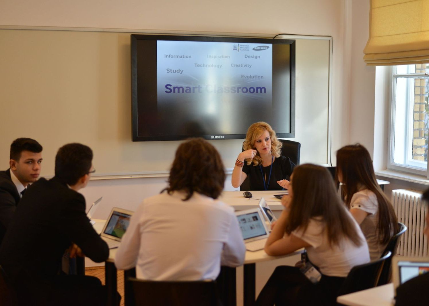 Asa Arata Scoala Viitorului Samsung Ofera Tehnologie De Ultima Ora Pentru Doua Licee Romanesti