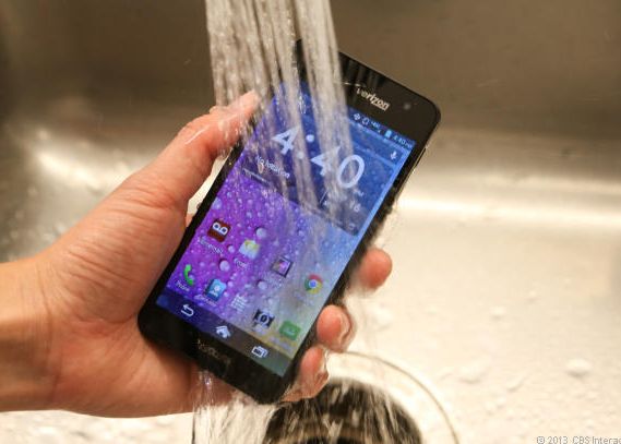 TOP 5 cele mai tari telefoane imposibil de stricat. GALERIE FOTO Top 5 Cele Mai Tari Telefoane Pe Care Le Poti Lua Cu Tine In Cada Galerie Foto