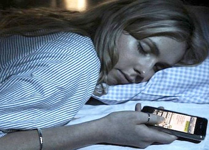 De Ce Nu Este Bine Sa Dormi Cu Telefonul In Camera