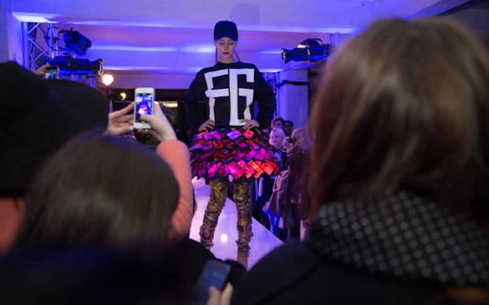 Prima Fusta Smart 80 De Telefoane Nokia Lumia 1520 Au Surprins La Saptamana Fashion La Londra