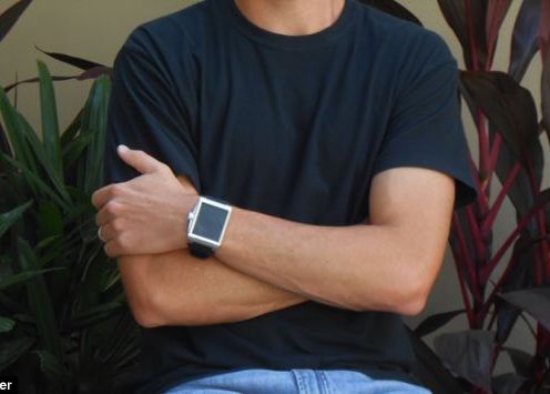 Ceasul care incarca telefonul mobil nu arata ora Ceasul Care Incarca Telefonul Mobil Nu Arata Ora