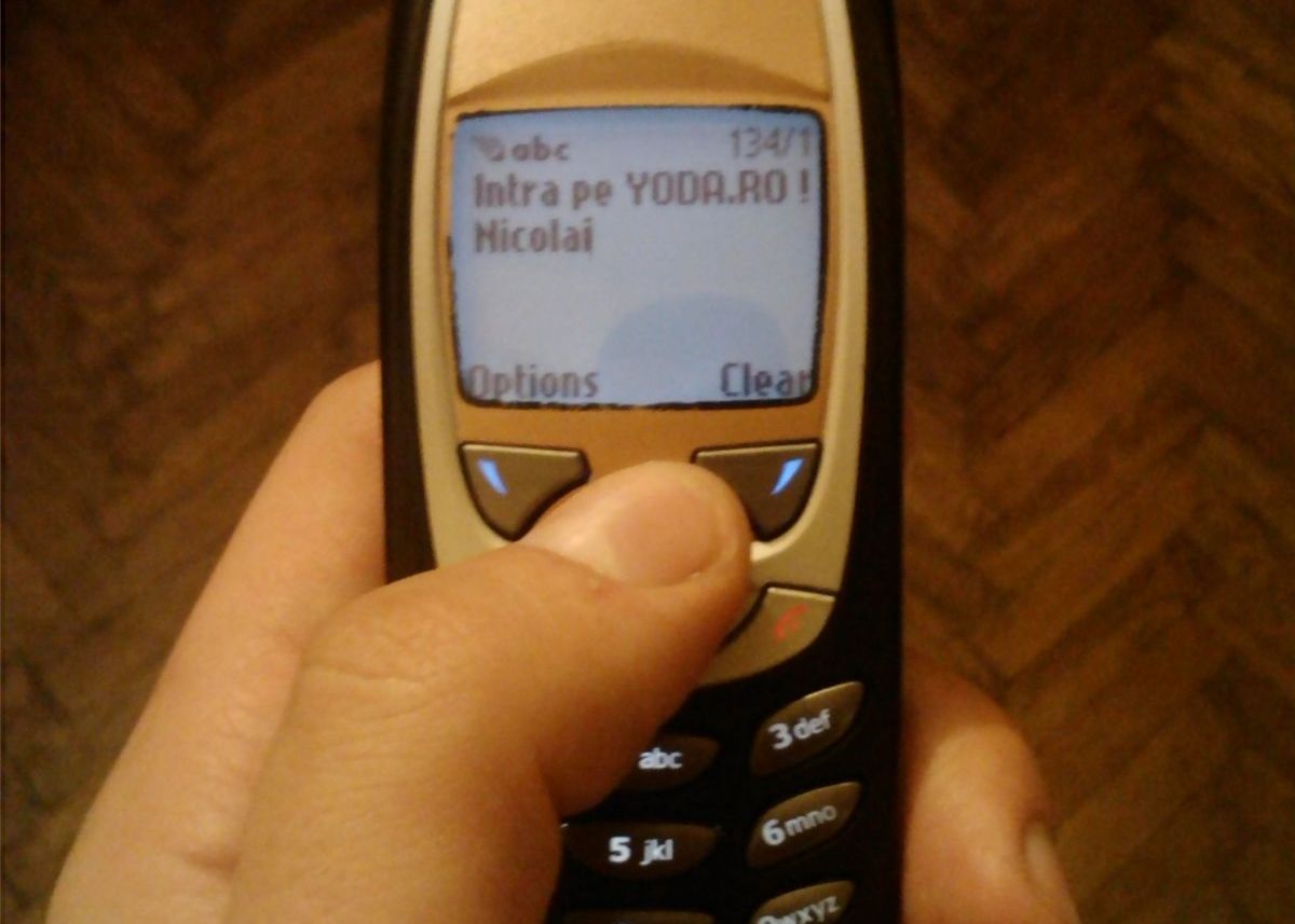 Singurul DJ din Romania fara smartphone. Nicolai de la PRO FM foloseste zi de zi un Nokia 6310i Nicolai