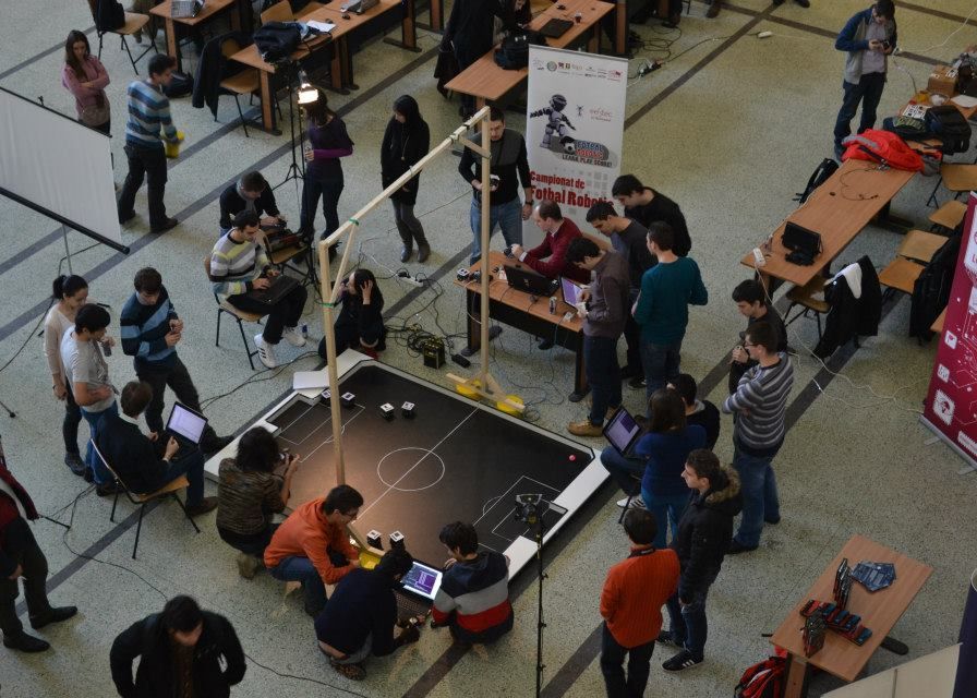 Cupa Romaniei La Fotbal Robotic Se Reia Au Inceput Inscrierile Pentru Editia 2014