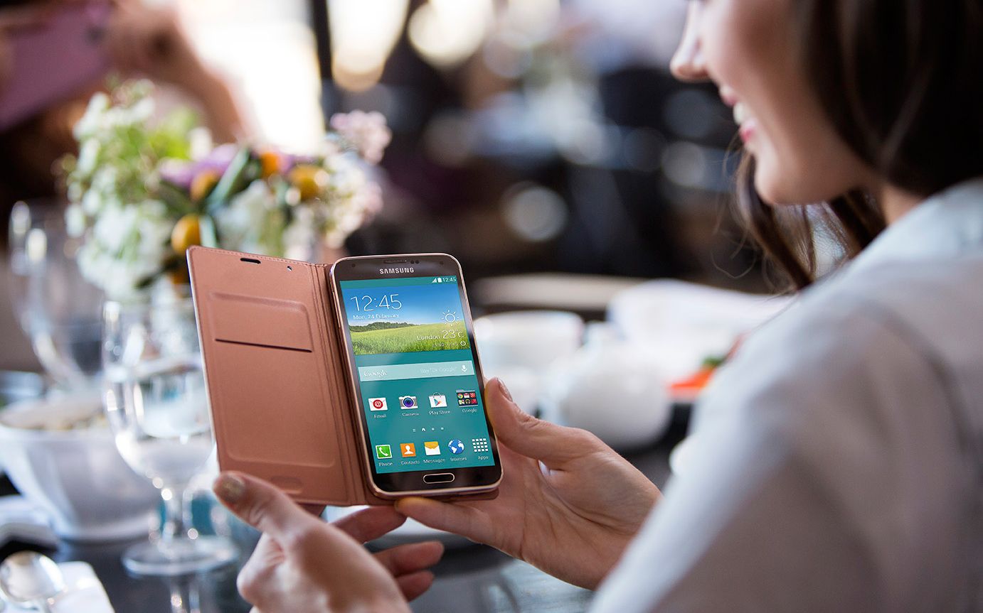 Ce Poti Face Cu Galaxy S5 Si Nu Poti Face Cu Un Iphone 5s