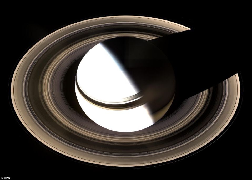 NASA a facut publice o serie de fotografii ale planetei Saturn facute de la 1,2 milioane de kilometri distanta FOTO Nasa A Facut Publice O Serie De Fotografii Ale Planetei Saturn Facute De La 1 2 Milioane De Kilometri