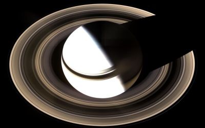 NASA a facut publice o serie de fotografii ale planetei Saturn facute de la 1,2 milioane de kilometri distanta FOTO