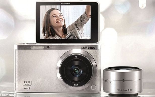 Samsung Lanseaza Primul Aparat Foto Pentru Amatorii De Selfie Uri