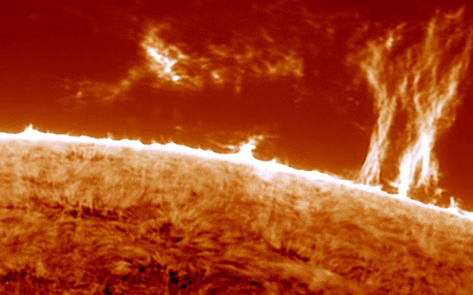 Soarele Vazut Altfel Din Gradina Unui Britanic Foto 1