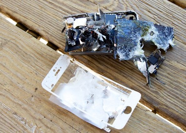 Ce S A Intamplat Cu Acest Iphone Posesorul L A Trecut Prin Cel Mai Nebun Test Posibil Video