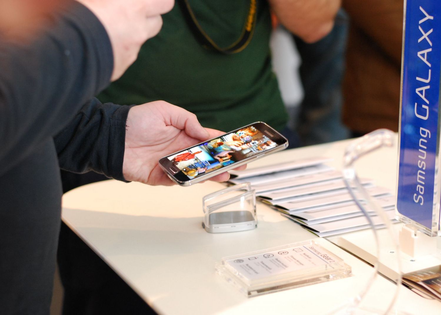 Samsung Galaxy S5 Lansat In Romania Cu Mai Mult Fast Decat La Barcelona Preturile Din Romania Galerie