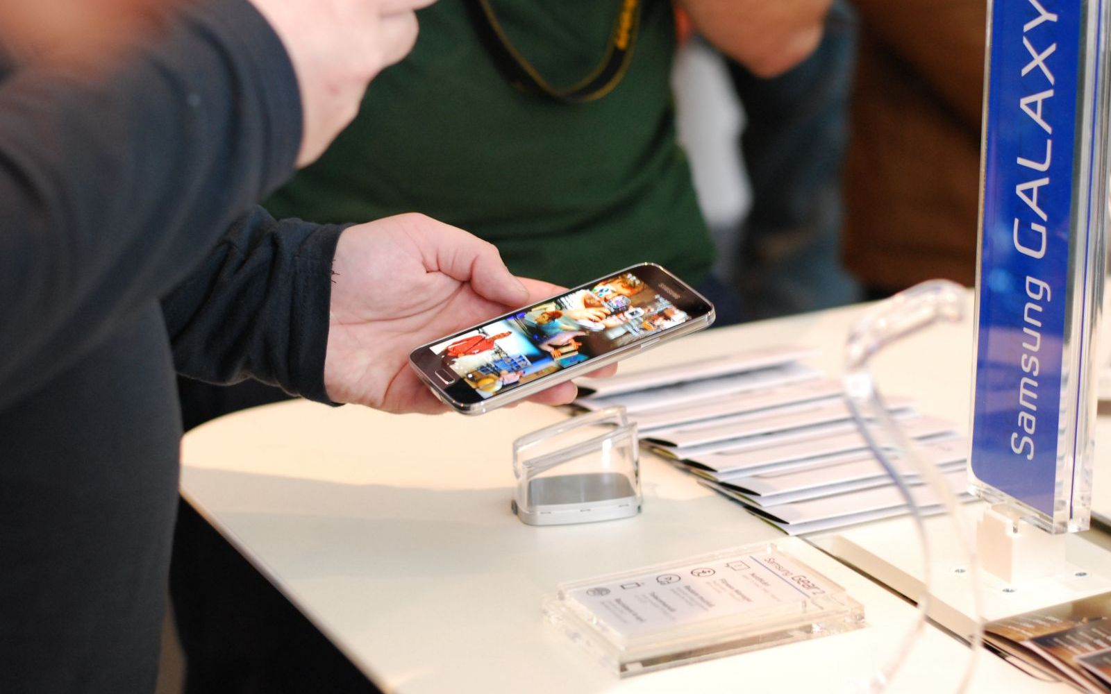 Samsung Galaxy S5 Lansat In Romania Cu Mai Mult Fast Decat La Barcelona Preturile Din Romania Galerie