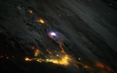 NASA a facut publica o fotografie senzationala a unui fulger, fotografie facuta de pe Statia Spatiala Internationala