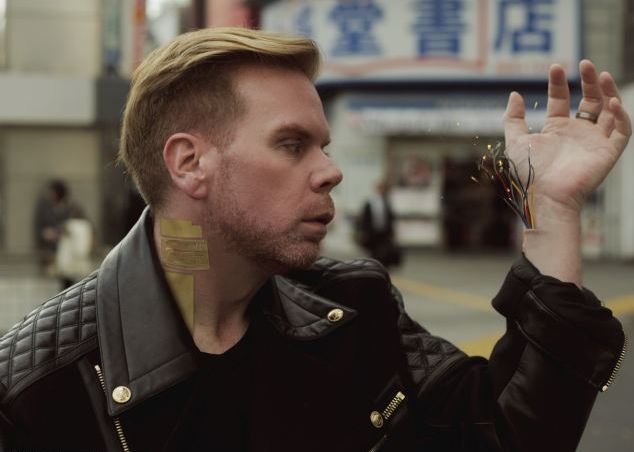 Chris Dancy Cel Mai Conectat Om De Pe Pamant Video