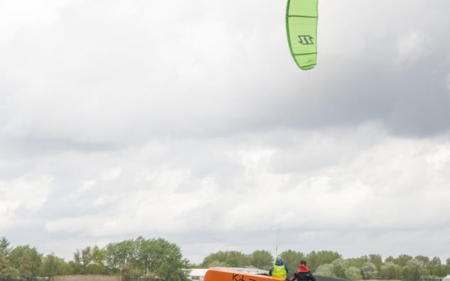 Kiteboating Sportul Care Imbina Kitesurfingul Cu Navigatia Video