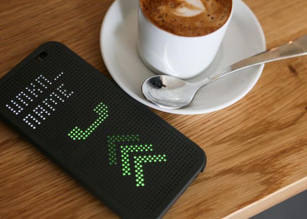 HTC One M8 are huse cool. Noile Dot View GALERIE FOTO Htc One M8 Are Carcase Cool Noile Dot View Galerie Foto