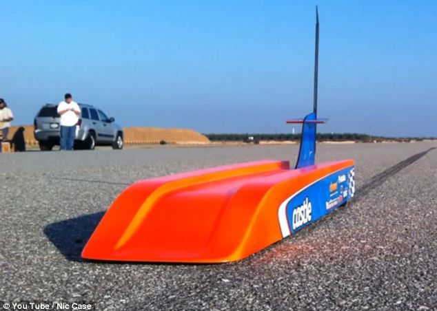 Cea mai tare jucarie: masina radiocomandata care poate depasi 300 de km/h Cea Mai Tare Jucarie Masina Radioghidata Care Poate Depasi Viteza De 300 De Km H