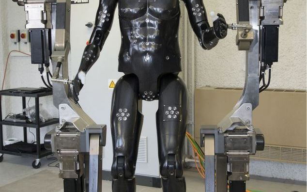 Proton Man, manechinul folosit pentru testarea echipamentelor militare Proton Man Manechinul Folosit Pentru Testarea Echipamentelor Militare Pentru Protectia Impotriva Armelor